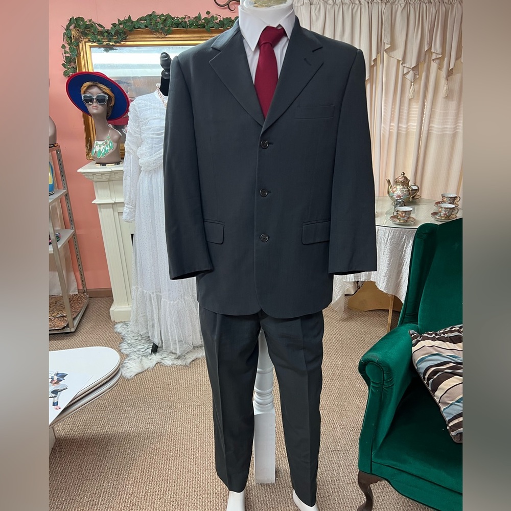 Brooks Brother 2 piece charcoal grey suit 40R